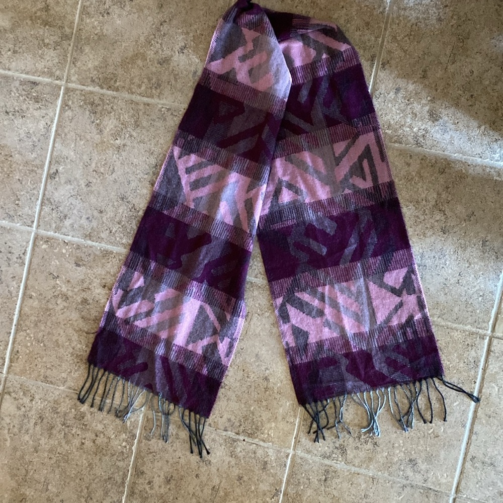 NWOT Cejon - Unisex very soft long scarf with long fringes purple/lavend…